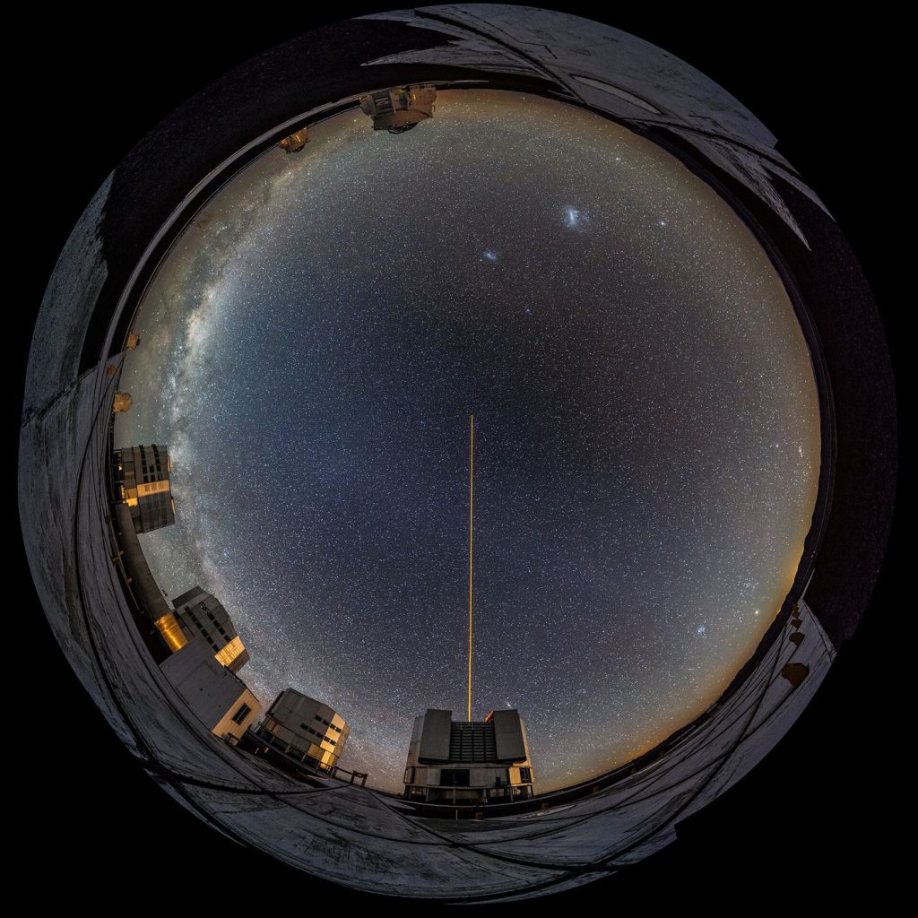Mountain Observatory Joins the Hunt for Fast Radio Bursts observatory telescope under a starry night sky